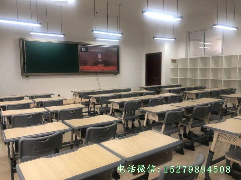 临川教室学习课桌椅
