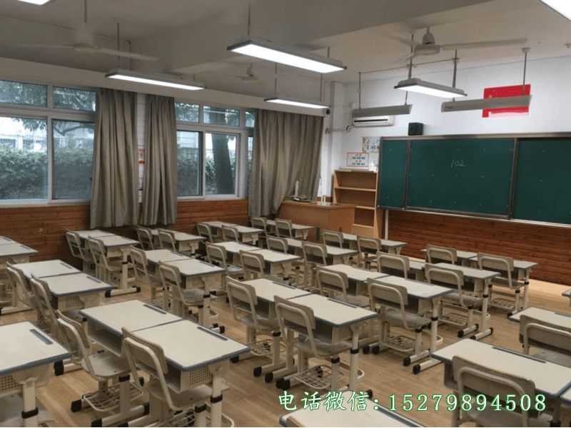 经典款教室课桌椅